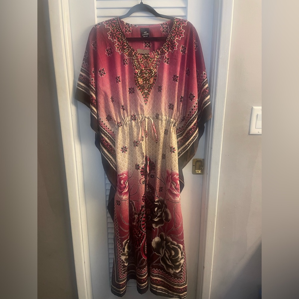 Ace Fashion NWT Stunning Pink & Brown Ornate Print One Size Kaftan, Gold Details